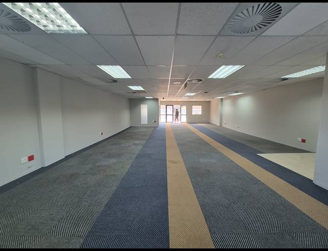 158M² OFFICE TO LET IN WOODMEAD